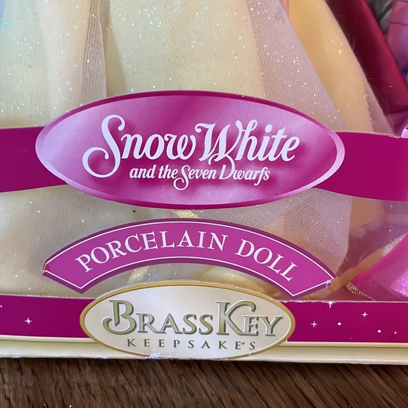 Disney- Brass Key Porcelain Doll Keepsake Tinkerbell Snow White Sleeping Beauty - Picture 6 of 12